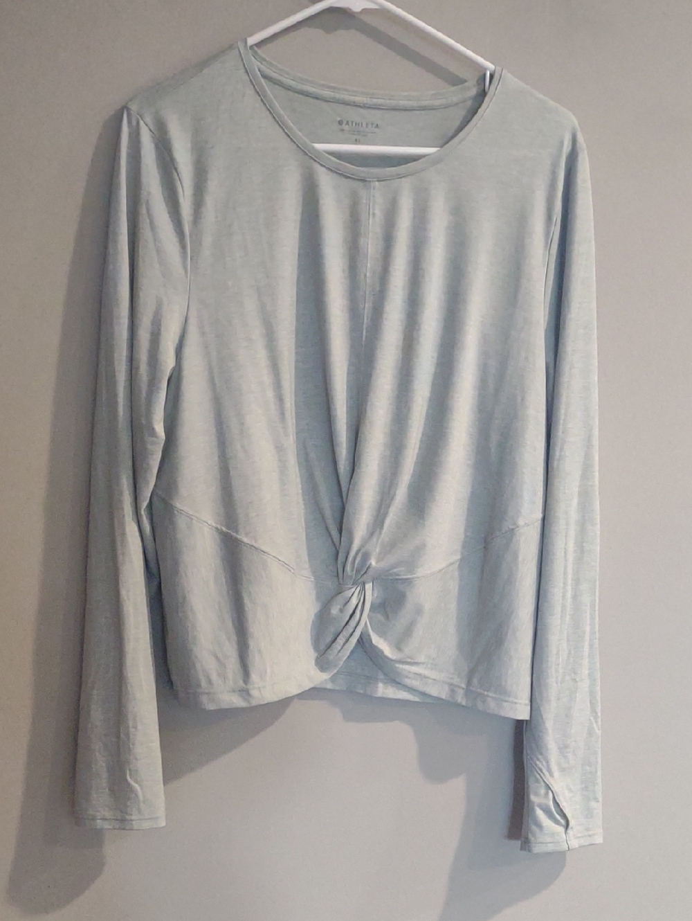 Athleta Women's Xlg Light mint Green Twist-Front Long Sleeve‎ Top